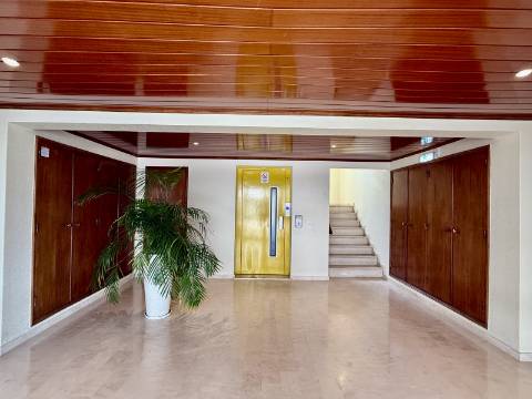 Apartamento T2 renovado - Vilamoura