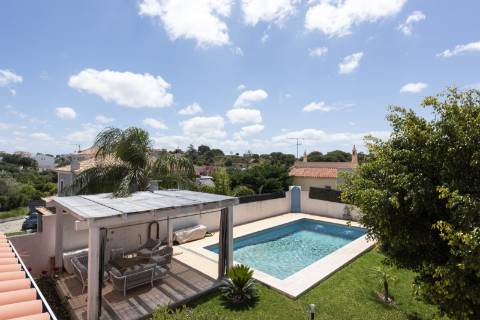 Moradia familiar V5 renovada - Almancil