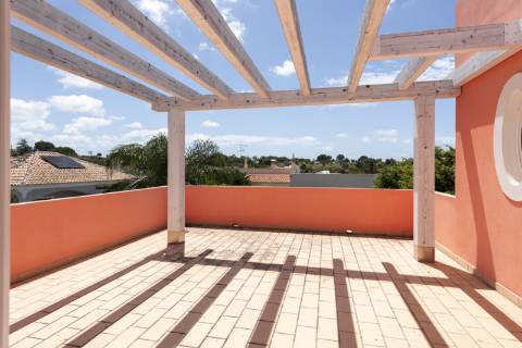 Moradia familiar V5 renovada - Almancil