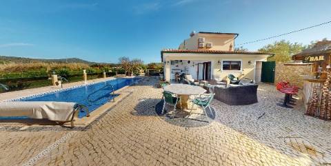 Encantadora moradia V3 entre Boliqueime e Paderne