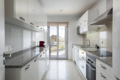 Apartamento T3 Mobilado com Vista Mar - Quarteira