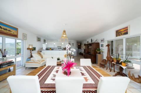 Magnífica casa térrea num ambiente verdejante em Bensafrim