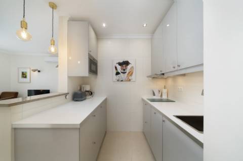 Apartamento de um quarto renovado com vistas soberbas sobre o mar em Lagos