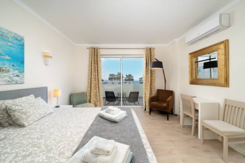 Apartamento de um quarto renovado com vistas soberbas sobre o mar em Lagos