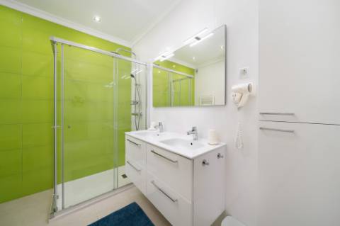 Apartamento de um quarto renovado com vistas soberbas sobre o mar em Lagos