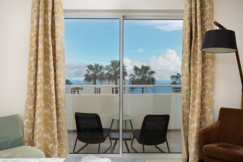 Apartamento de um quarto renovado com vistas soberbas sobre o mar em Lagos