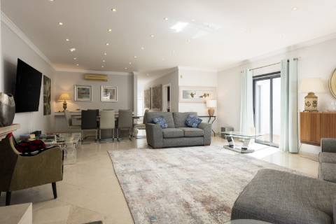 Moradia T4 com piscina - Boliqueime