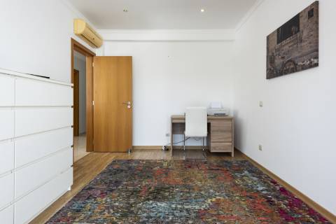 Moradia T4 com piscina - Boliqueime