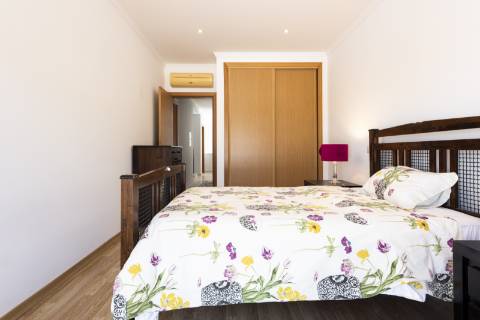 Moradia T4 com piscina - Boliqueime