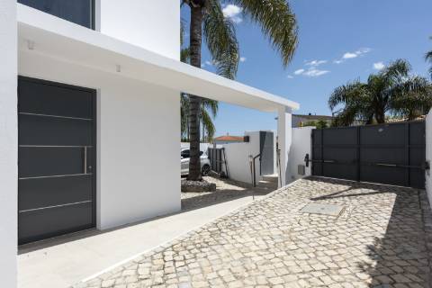 Moradia T4 com piscina - Boliqueime