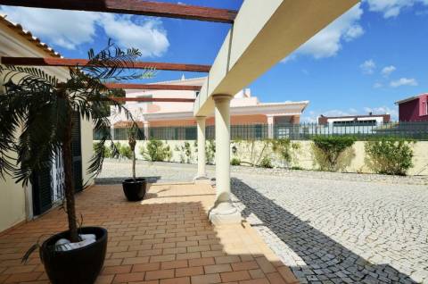 Moradia convertida em Hostel, Albufeira - Conforto e Tranquilidade no Coração do Algarve