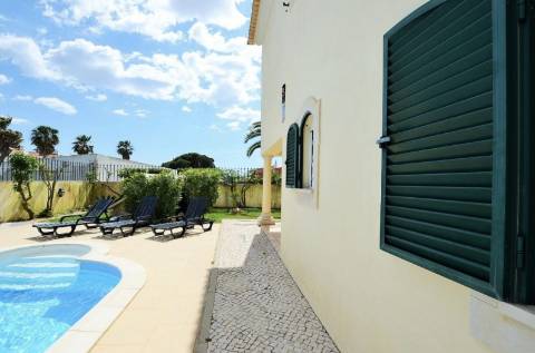 Moradia convertida em Hostel, Albufeira - Conforto e Tranquilidade no Coração do Algarve