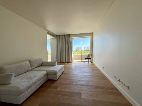 Excelente Apartamento T1 para Arrendamento com Vista Mar em Quarteira