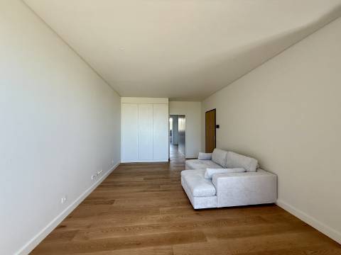 Excelente Apartamento T1 para Arrendamento com Vista Mar em Quarteira