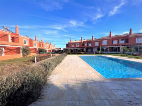 Moradia V2 novos localizada num condominio fechado- Alcantarilha