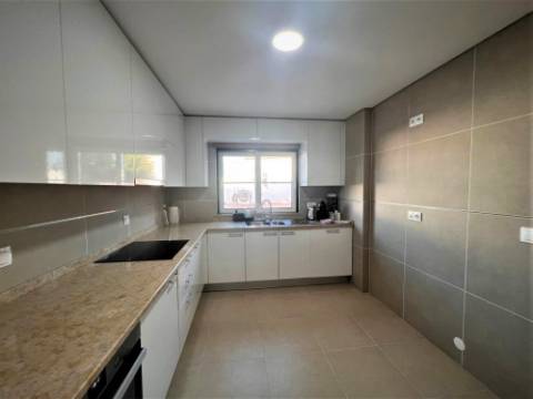 Moradia V2 novos localizada num condominio fechado- Alcantarilha