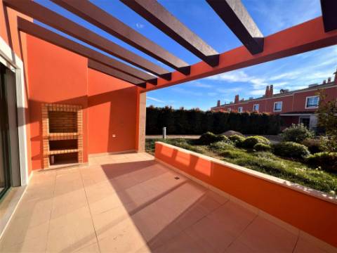 Moradia V2 novos localizada num condominio fechado- Alcantarilha