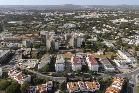 Excelente oportunidade - Terreno comercial, em Vilamoura