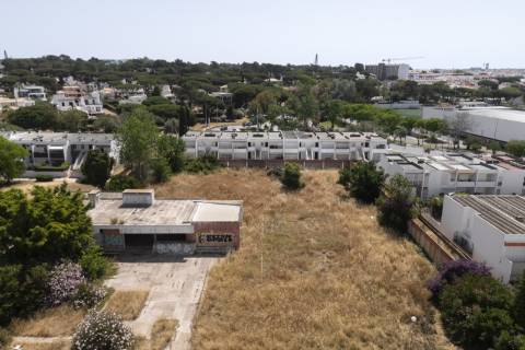 Excelente oportunidade - Terreno comercial, em Vilamoura