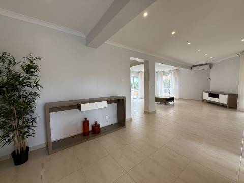 Moradia V4 - Almancil, arrendamento anual