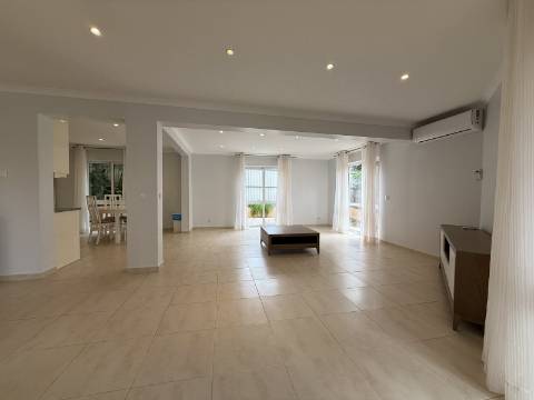 Moradia V4 - Almancil, arrendamento anual