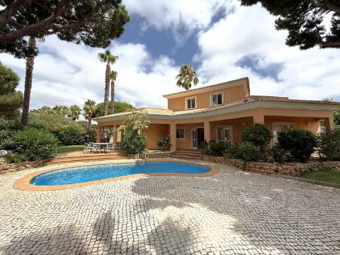 Moradia V4 - Almancil, arrendamento anual