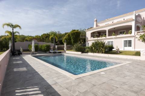 Moradia V5 - Vista Mar com Piscina e 12.710m² de Privacidade em Loulé