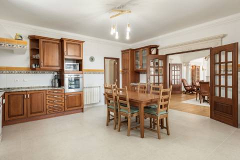 Moradia V5 - Vista Mar com Piscina e 12.710m² de Privacidade em Loulé