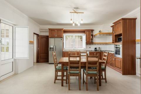 Moradia V5 - Vista Mar com Piscina e 12.710m² de Privacidade em Loulé