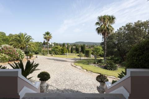 Moradia V5 - Vista Mar com Piscina e 12.710m² de Privacidade em Loulé