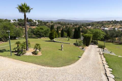 Moradia V5 - Vista Mar com Piscina e 12.710m² de Privacidade em Loulé