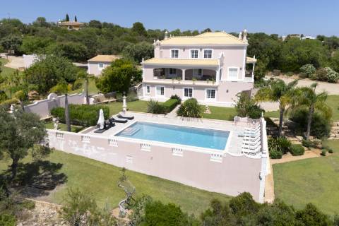 Moradia V5 - Vista Mar com Piscina e 12.710m² de Privacidade em Loulé