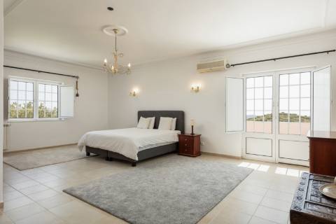 Moradia V5 - Vista Mar com Piscina e 12.710m² de Privacidade em Loulé