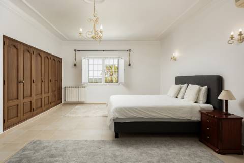 Moradia V5 - Vista Mar com Piscina e 12.710m² de Privacidade em Loulé