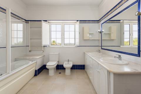 Moradia V5 - Vista Mar com Piscina e 12.710m² de Privacidade em Loulé