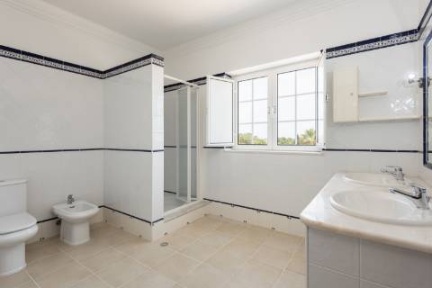 Moradia V5 - Vista Mar com Piscina e 12.710m² de Privacidade em Loulé