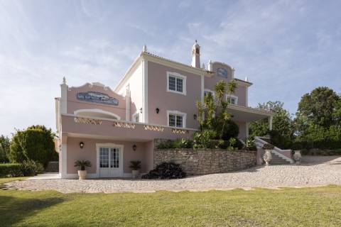 Moradia V5 - Vista Mar com Piscina e 12.710m² de Privacidade em Loulé