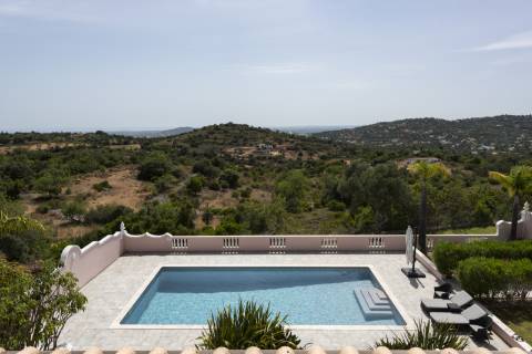 Moradia V5 - Vista Mar com Piscina e 12.710m² de Privacidade em Loulé