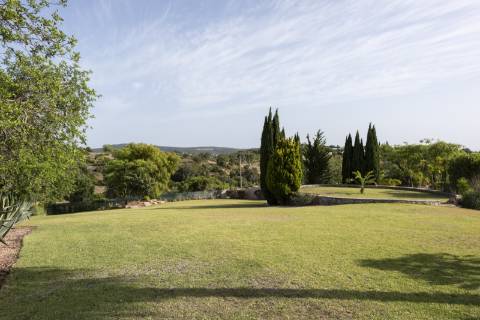 Moradia V5 - Vista Mar com Piscina e 12.710m² de Privacidade em Loulé