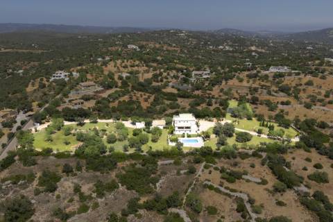 Moradia V5 - Vista Mar com Piscina e 12.710m² de Privacidade em Loulé