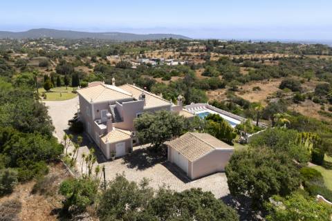 Moradia V5 - Vista Mar com Piscina e 12.710m² de Privacidade em Loulé