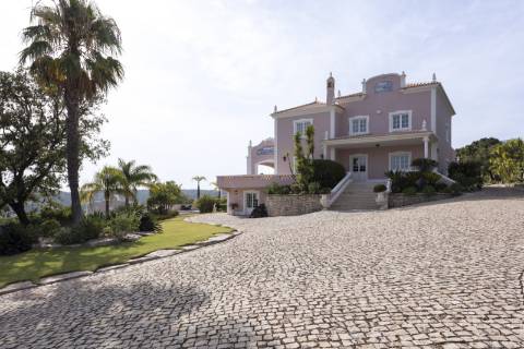 Moradia V5 - Vista Mar com Piscina e 12.710m² de Privacidade em Loulé