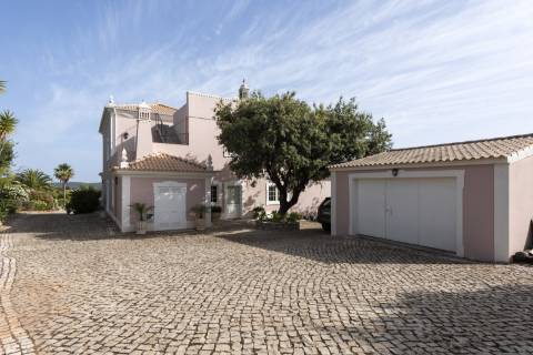 Moradia V5 - Vista Mar com Piscina e 12.710m² de Privacidade em Loulé