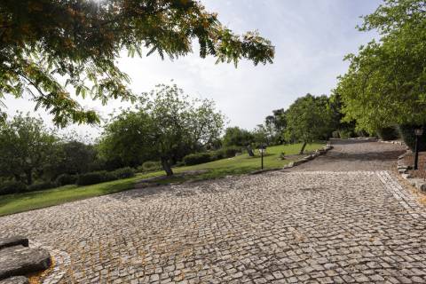 Moradia V5 - Vista Mar com Piscina e 12.710m² de Privacidade em Loulé