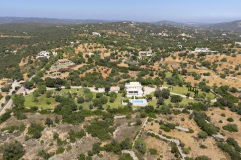 Moradia V5 - Vista Mar com Piscina e 12.710m² de Privacidade em Loulé