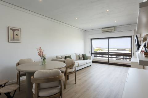 Apartamento T2 renovado Top Floor Vista Mar, Vilamoura