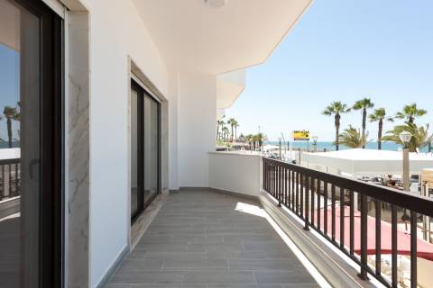 Apartamento T3 - Frente mar, Quarteira