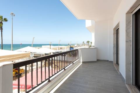 Apartamento T3 - Frente mar, Quarteira