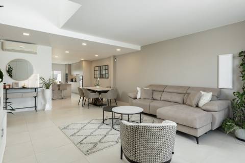 Moradia renovada V3 +1 com piscina privada - Branqueira