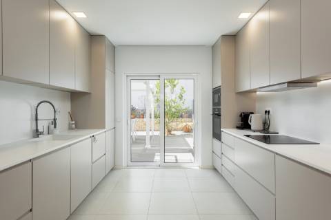 Moradia renovada V3 +1 com piscina privada - Branqueira